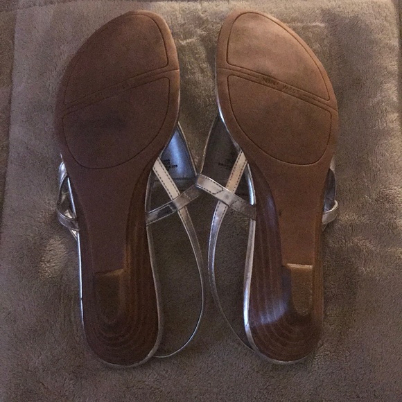 Nine West Silver Sandal - Picture 6 of 8